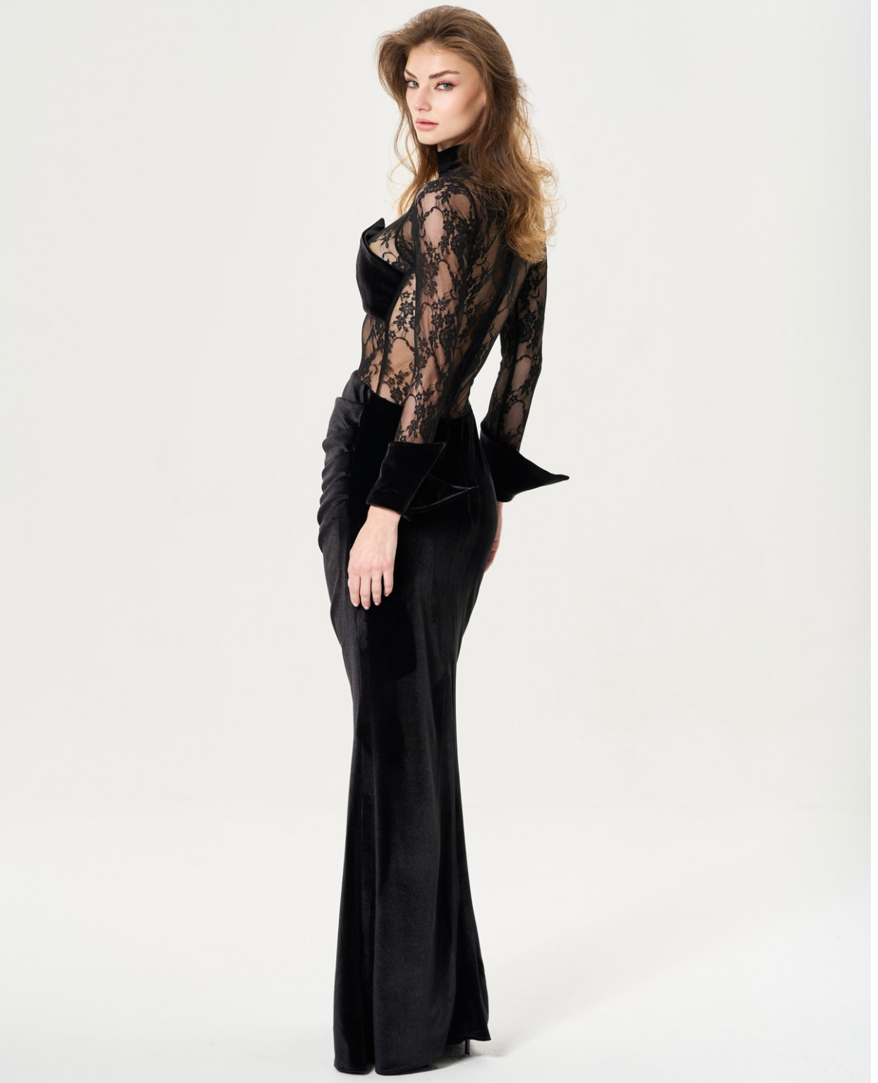 THE BLACK VELOUR EN DENTELLE