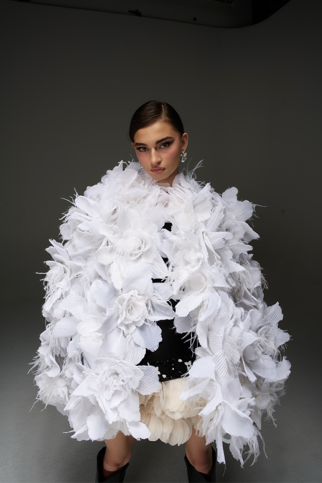 WHITE FLOWER COAT