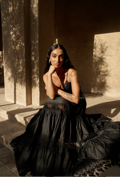BLACK DENTELLE WAIST DRESS